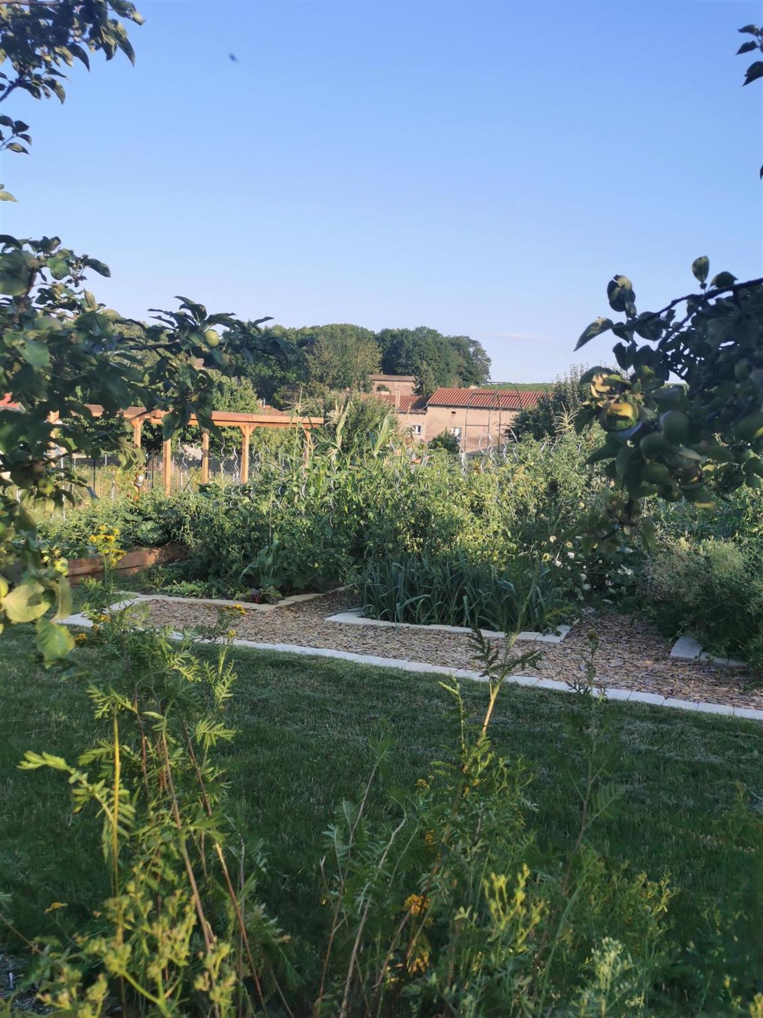 Au Jardin Des Deux Roches Bed and Breakfast Prissé Exteriör bild