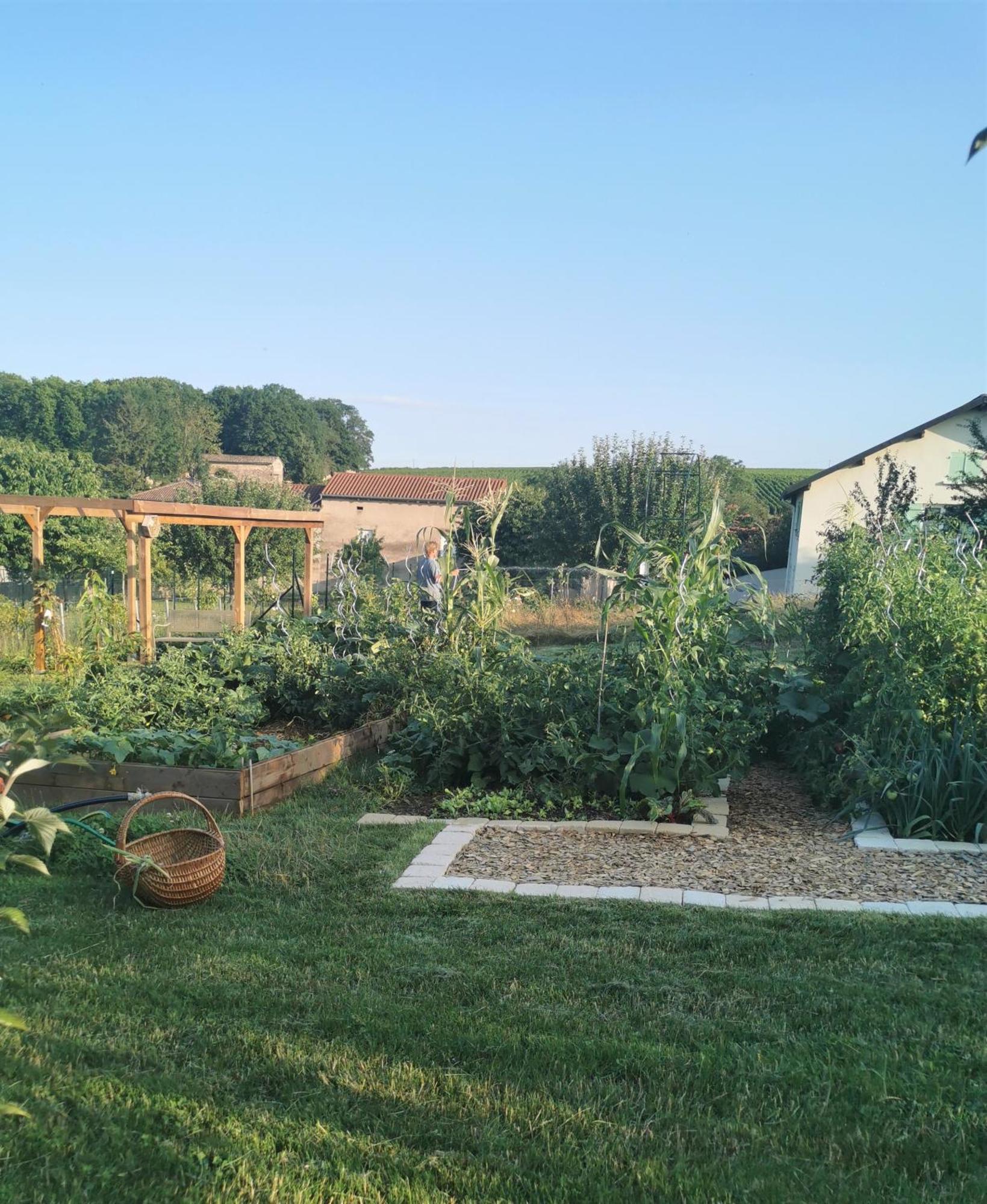 Au Jardin Des Deux Roches Bed and Breakfast Prissé Exteriör bild